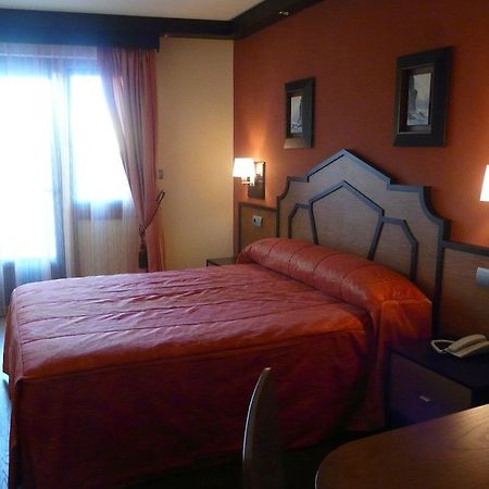 Hotel Tio Manolo De Нойя Екстер'єр фото