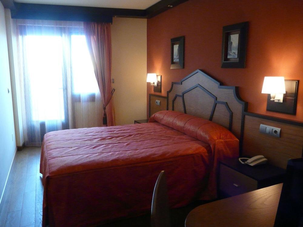 Hotel Tio Manolo De Нойя Екстер'єр фото
